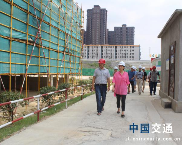 南昌市質(zhì)監(jiān)站領(lǐng)導(dǎo)蒞臨象湖隧道、九洲高架安置房項(xiàng)目檢查指導(dǎo)工作